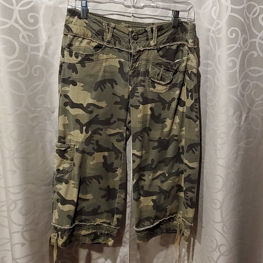Camo Capris - Size 5